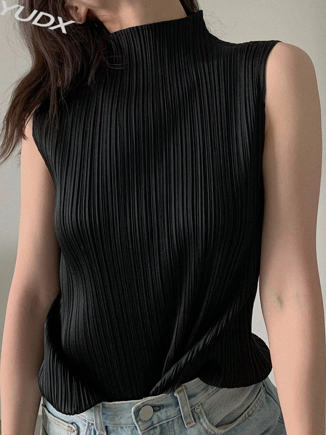Miyake Pleated Elegant Fashion Temperament Solid Color Half High Neck Sleeveless Women's Vest 2025 Summer New Breathable Top
